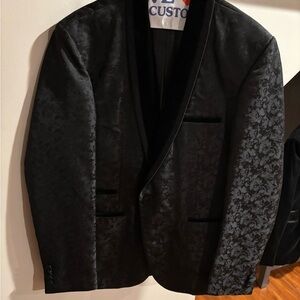 Luxurious Black Patterned Tuxedo Jacket